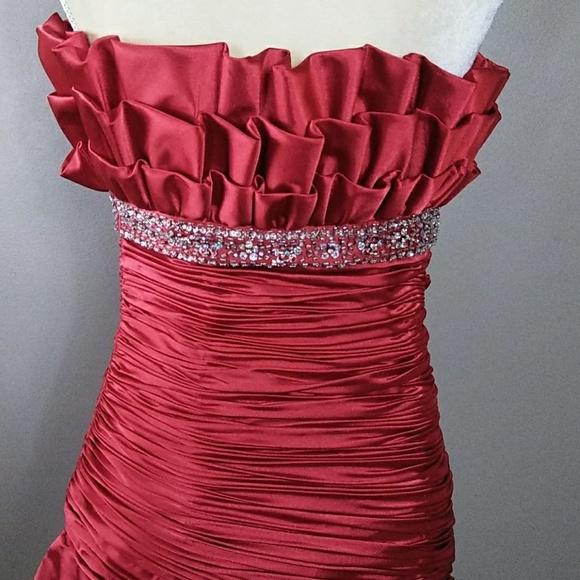 Size 8 Cinderella Red Ruffle Evening Gown - Picture 10 of 11